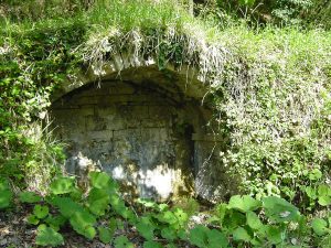 Fontana e abbeveratoio posta sulla strada per Fiegni all'altezza della Villarella